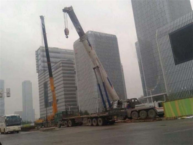 建湖县25吨吊车能吊多重设备？